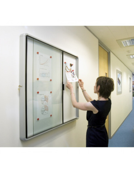 VITRINA NOBO PUERTA CORREDERA INTERIOR FONDO METAL 8 X A4 HOJAS NOBO 1902569