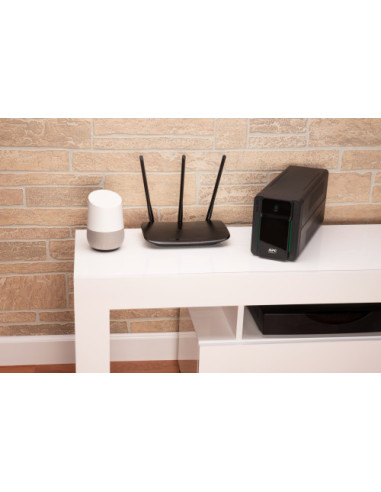 APC Easy UPS 700VA, 230V, AVR, IEC Sockets